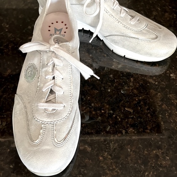 MEPHISTO RUNOFF AIRJET SYSTEM ladies light gray/metallic sneakers size 11 - Picture 1 of 12